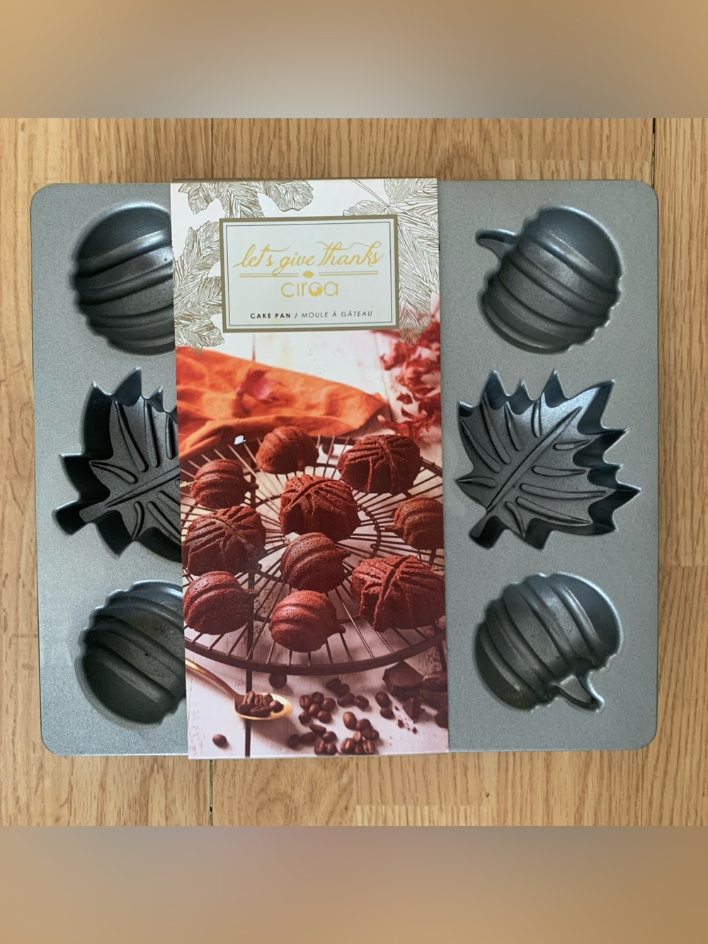 CIROA Cast Aluminum Pumpkin Leaf Shape 9 Units Non-stick Cake Pan Halloween Fall